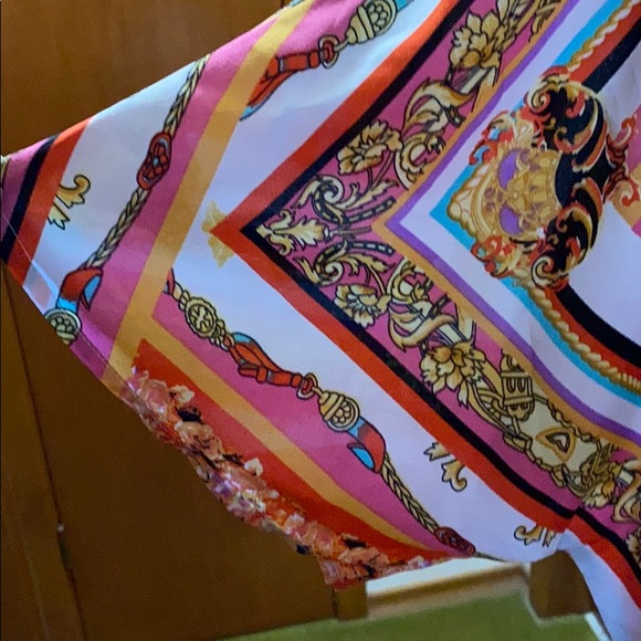 Beautiful patterned tunic - Picture 2 of 4